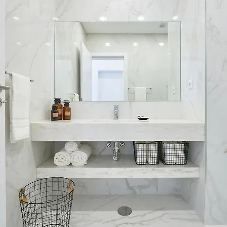 Deluxe At Amazing Prime Location, By Timecooler *