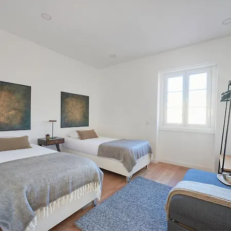 Deluxe At Amazing Prime Location, By Timecooler Apartment *