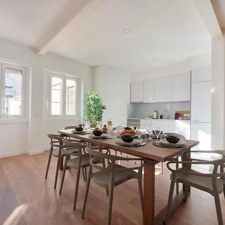 Deluxe At Amazing Prime Location, By Timecooler Apartment