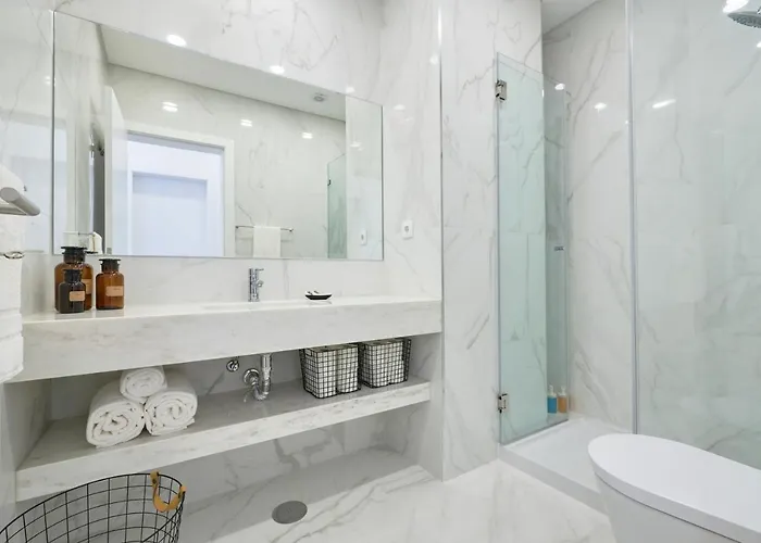 Deluxe At Amazing Prime Location, By Timecooler *