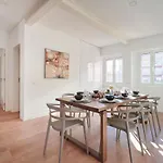 Deluxe At Amazing Prime Location, By Timecooler *