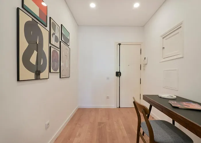 Deluxe At Amazing Prime Location, By Timecooler Apartment *