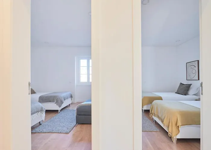 Deluxe At Amazing Prime Location, By Timecooler Apartment *