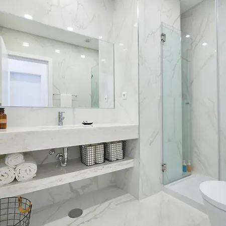 Deluxe At Amazing Prime Location, By Timecooler *