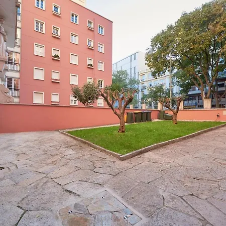 Deluxe At Amazing Prime Location, By Timecooler Daire *