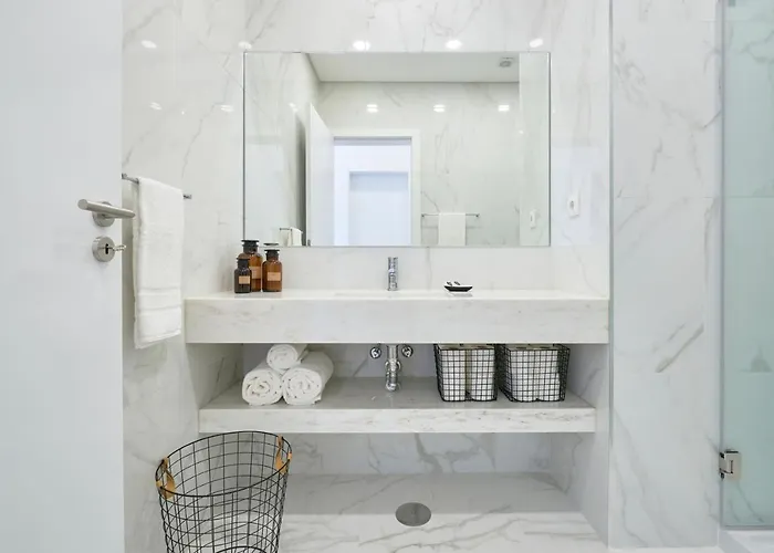 Deluxe At Amazing Prime Location, By Timecooler *