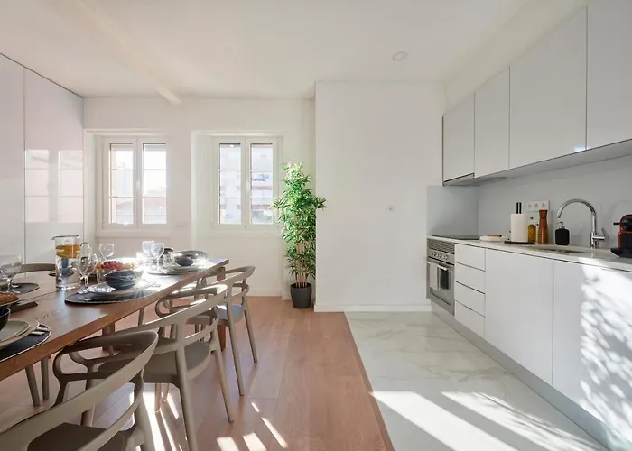 Deluxe At Amazing Prime Location, By Timecooler *